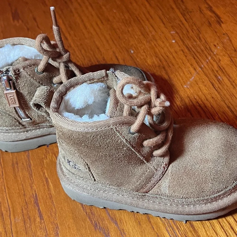 Kids UGG boots size 8 neumel style